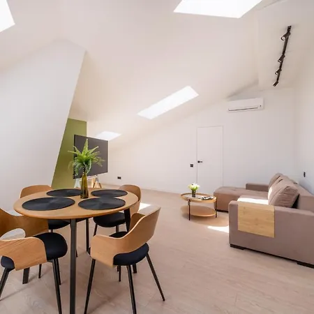 New Flat With Free Underground Parking And Air Conditioning Apartment *