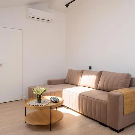 Apartment New Flat With Free Underground Parking And Air Conditioning