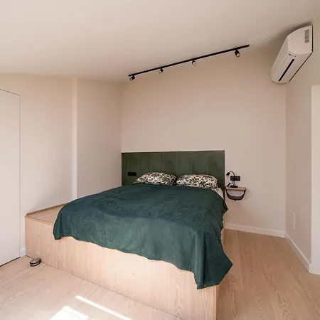 New Flat With Free Underground Parking And Air Conditioning