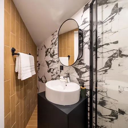 Апартаменты New Flat With Free Underground Parking And Air Conditioning *
