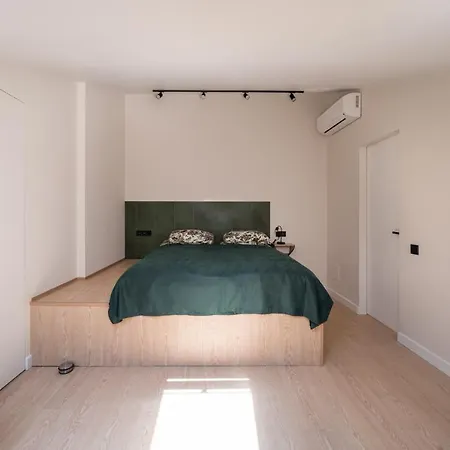 New Flat With Free Underground Parking And Air Conditioning *